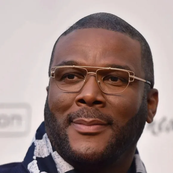 Versace Retro Glasses - Picture 2 of 10